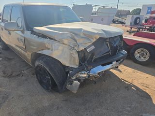 2004 Chevrolet Silverado 1500 LS - Exterior Front Right Corner Image